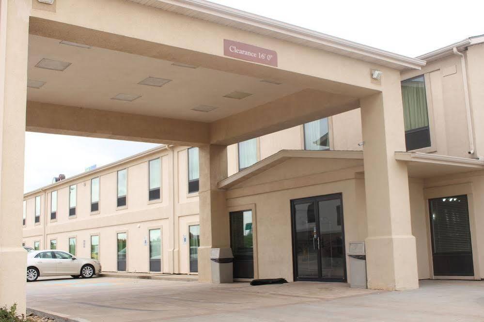 Mcpherson Inn By Oyo, I-135 Exterior photo