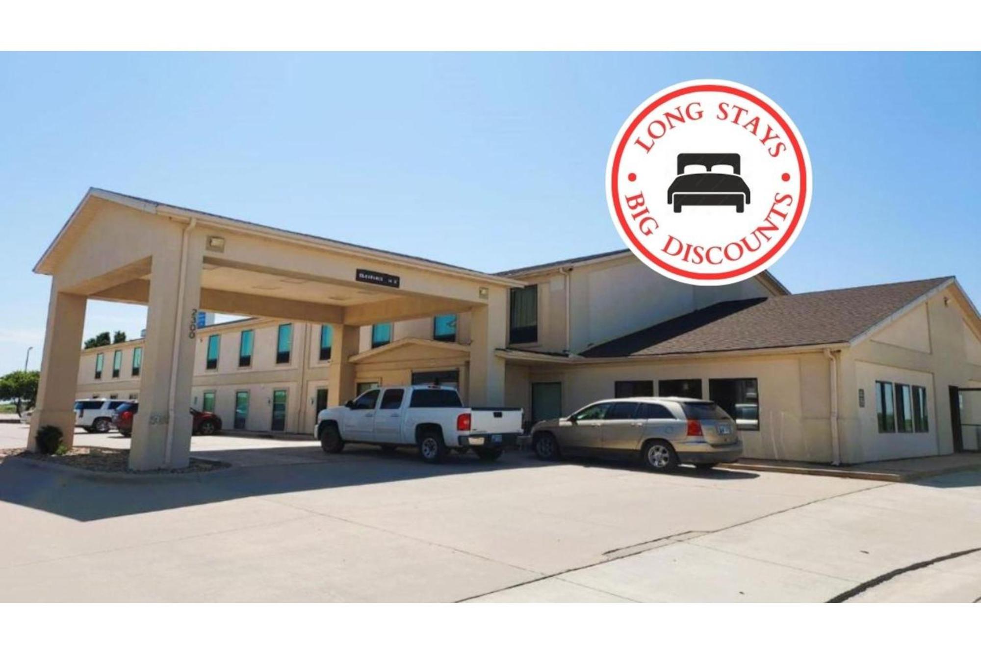 Mcpherson Inn By Oyo, I-135 Exterior photo