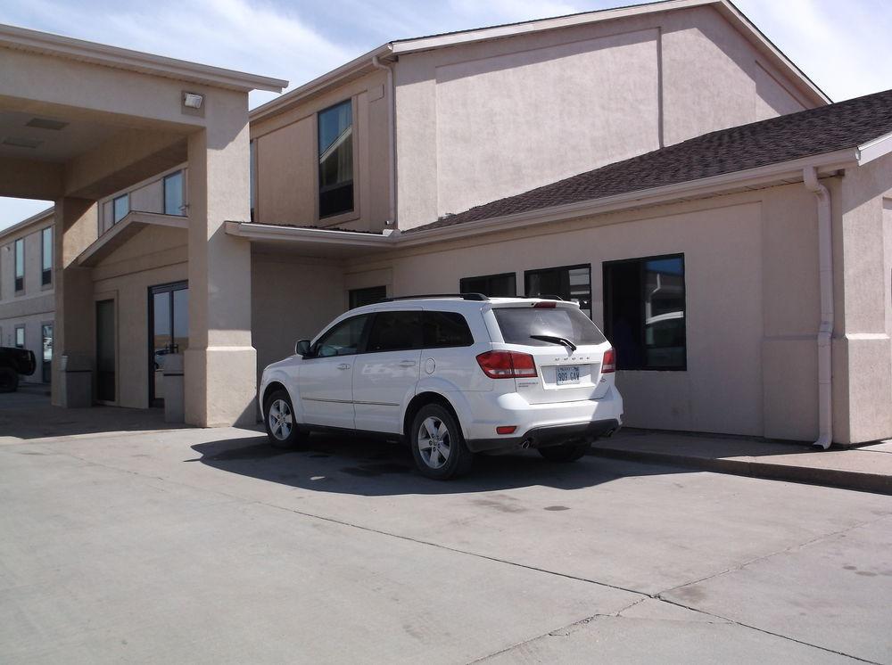 Mcpherson Inn By Oyo, I-135 Exterior photo