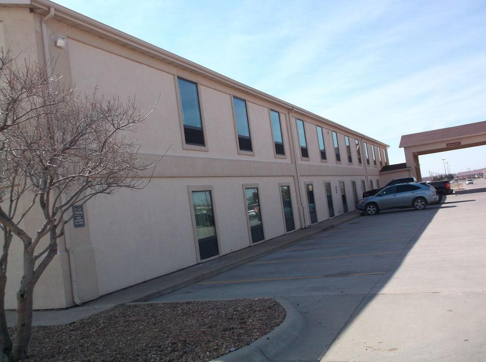 Mcpherson Inn By Oyo, I-135 Exterior photo